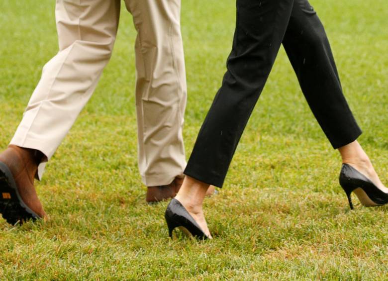 Revuelo por tacones de Melania en zona afectada por Harvey