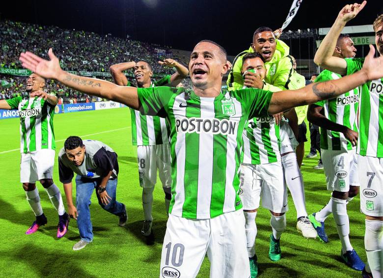 Imágenes de la celebración de Nacional en el Atanasio tras superar la serie semifinal frente al Cerro Porteño paraguayo. FOTO Robinson sáenz