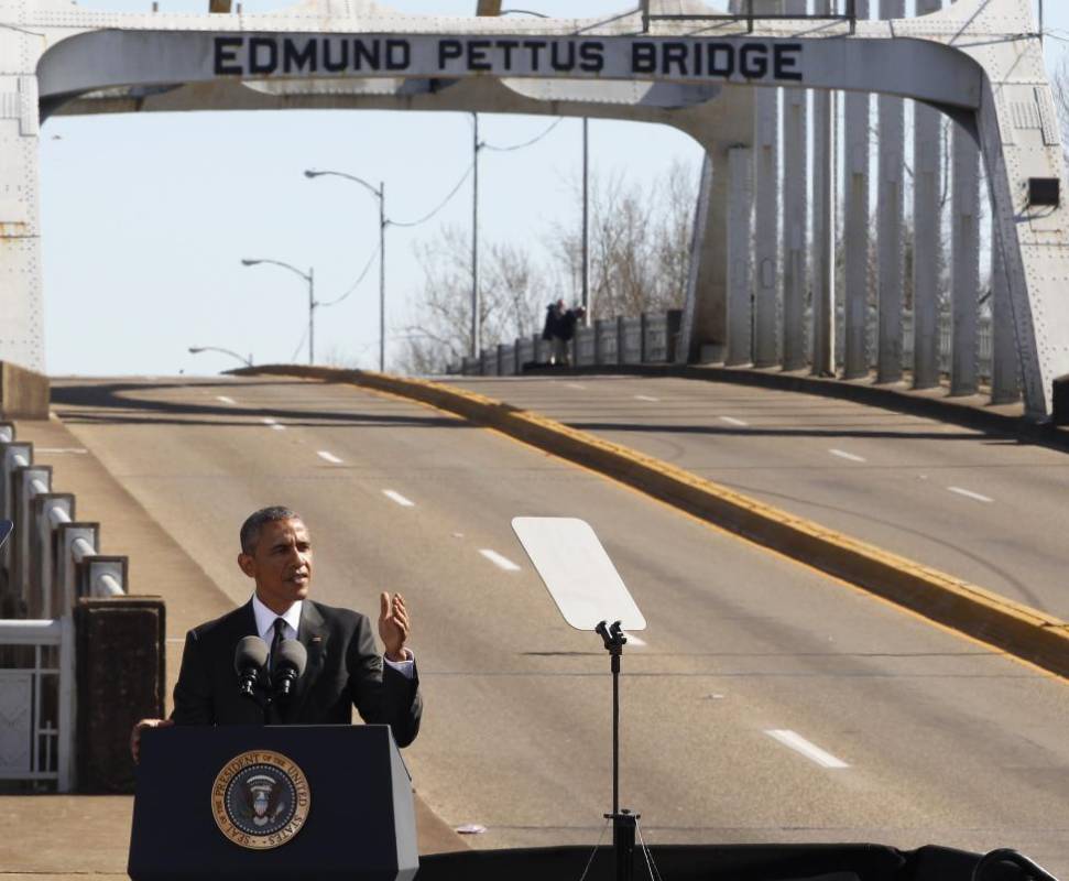 El presidente Barack Obama estuvo a los pies del puente Edmund Pettus en Selma, Alabama. FOTO Reuters