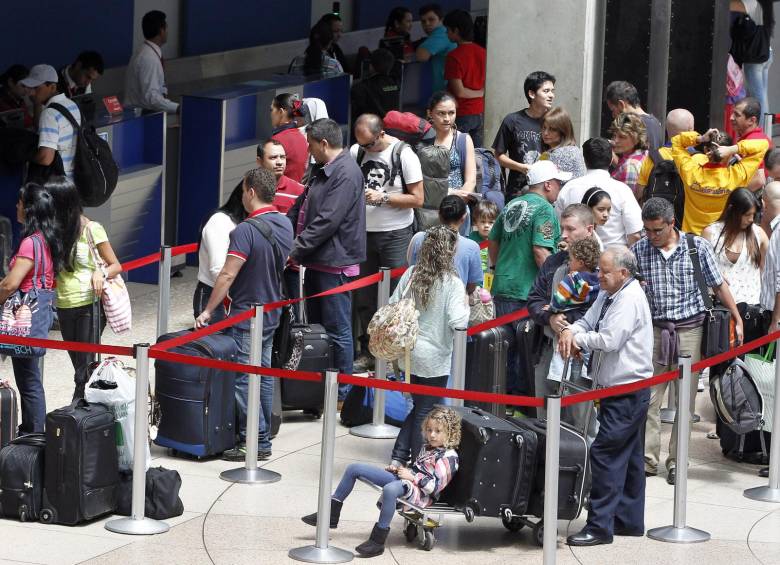 Tal como informó el director general de Migración Colombia, Christian Krüger, se espera que el flujo de colombianos a los países de Europa aumente 40 por ciento en enero de 2016. FOTO jaime pérez