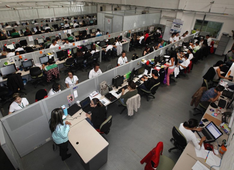 Los call center se constituyen en opción contra el desempleo. Foto Manuel Saldarriaga