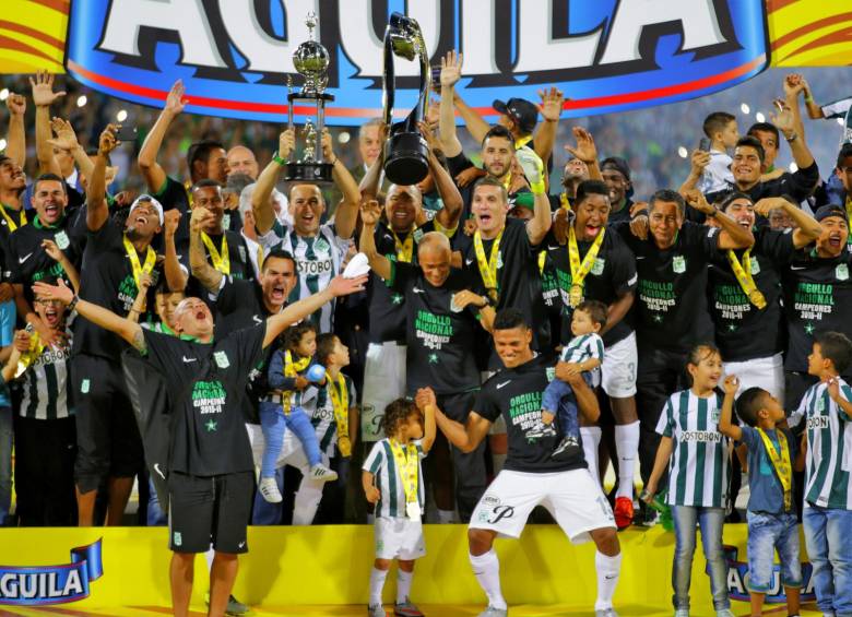 Los guerreros de Nacional celebraron el título en familia. FOTO JUAN ANTONIO SÁNCHEZ