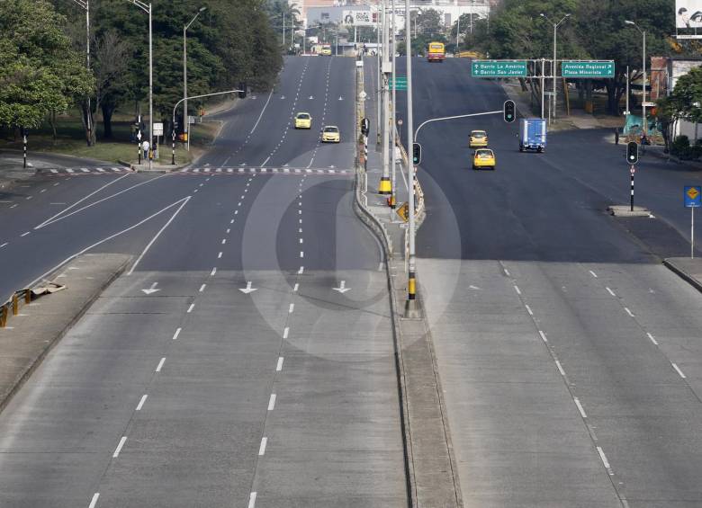 El próximo viernes se espera que el 60 por ciento de los autos particulares sean guardados y se use la cicla. FOTO Donaldo Zuluaga