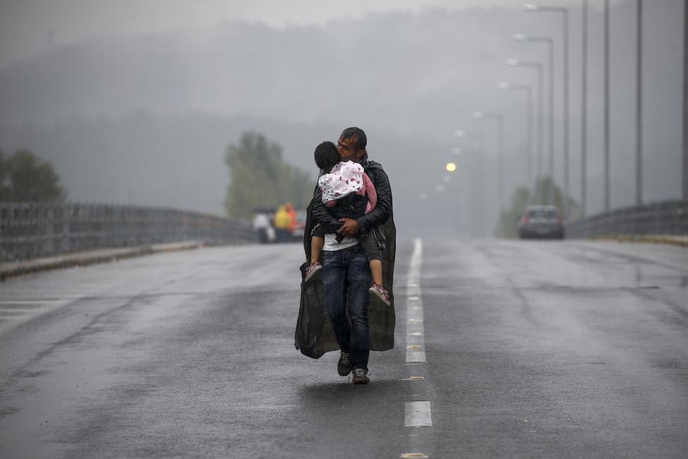 En el 2008, el fotógrafo Adrees Latif ganó por su imagen de un camarógrafo japonés tirado en una calle tras ser mortalmente herido durante una protesta en Myanmar. FOTO Reuters / Yannis Behrakis