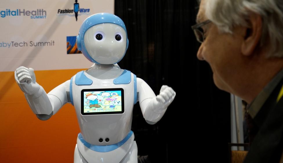 Robot Avatar iPal para niños, ancianos y aplicaciones de venta al por menor. FOTO Reuters