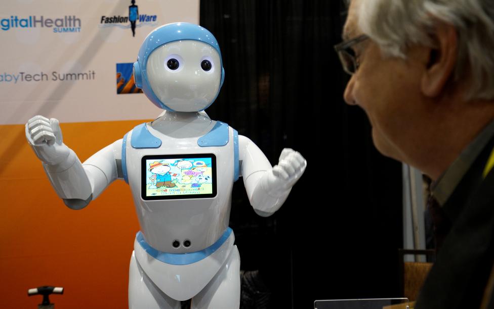 Robot Avatar iPal para niños, ancianos y aplicaciones de venta al por menor. FOTO Reuters