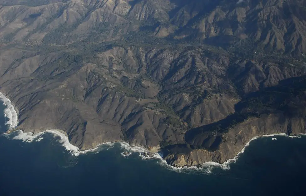 Vista aérea de Big Sur, la cordillera de la costa de Santa Lucía y el Bosque Nacional Los Padres en California. FOTO Reuters
