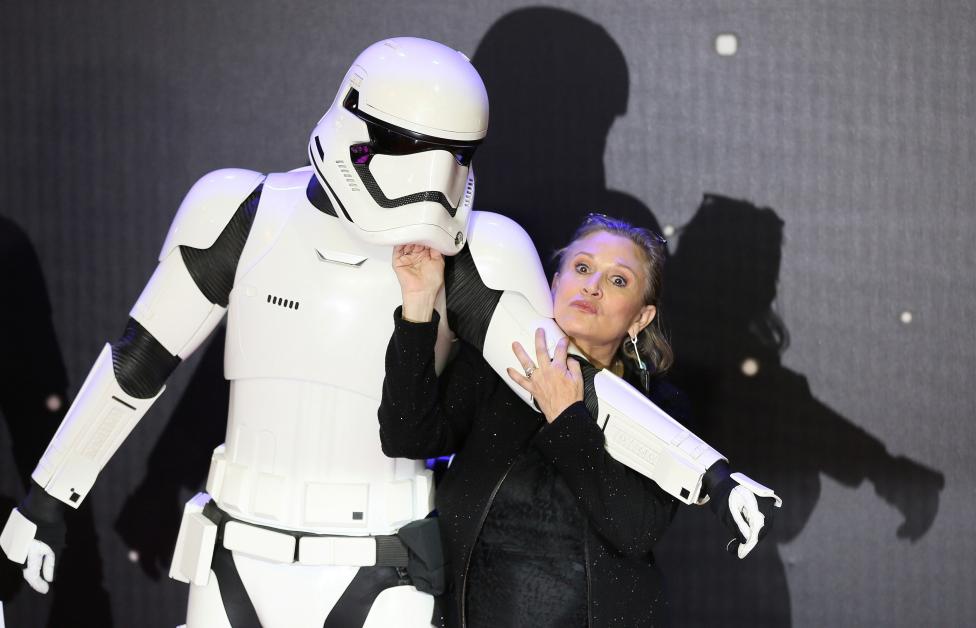 Recientemente había presentado The Princess Diarist, un libro en el que relataba su experiencia y diversas curiosidades y secretos acerca del rodaje de Star Wars. 