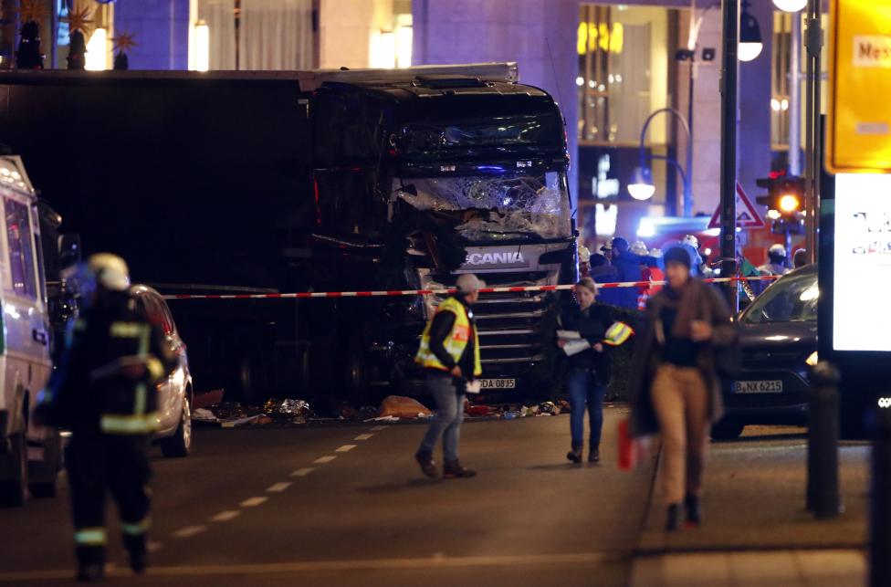 Medios locales que citan fuentes policiales informan de que la principal hipótesis sobre la que trabajan las fuerzas de seguridad es que se trata de un ataque terrorista, aunque por el momento no se ha confirmado oficialmente este hecho. FOTO Reuters