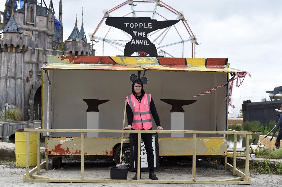 No es la primera vez que el artista utiliza este nombre, puesto que hace varios años hizo un grafiti de Mickey Mouse junto a la frase: “Bienvenido a Dismaland. La vida no es siempre un cuento de hadas”. FOTO Reuters