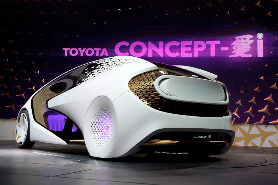 Toyota Concept, diseñado para aprender sobre su conductor, se dio a conocer durante la conferencia de prensa de Toyota. FOTO Reuters