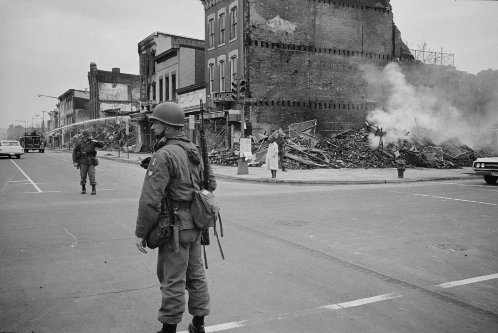 Ruinas de los edificios que fueron destruidos durante los disturbios que siguieron al asesinato de Martin Luther King, 8 de abril de 1968. FOTO Reuters / Biblioteca del Congreso