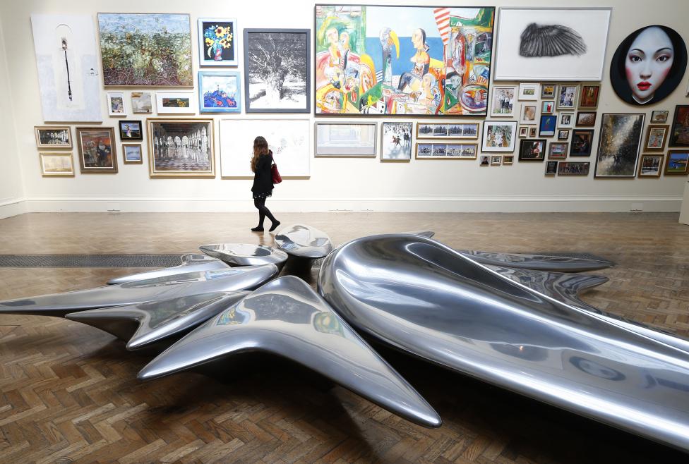 Escultura de Zaha Hadid tituladA “Kloris” en la Real Academia de Artes en el centro de Londres. FOTO Reuters