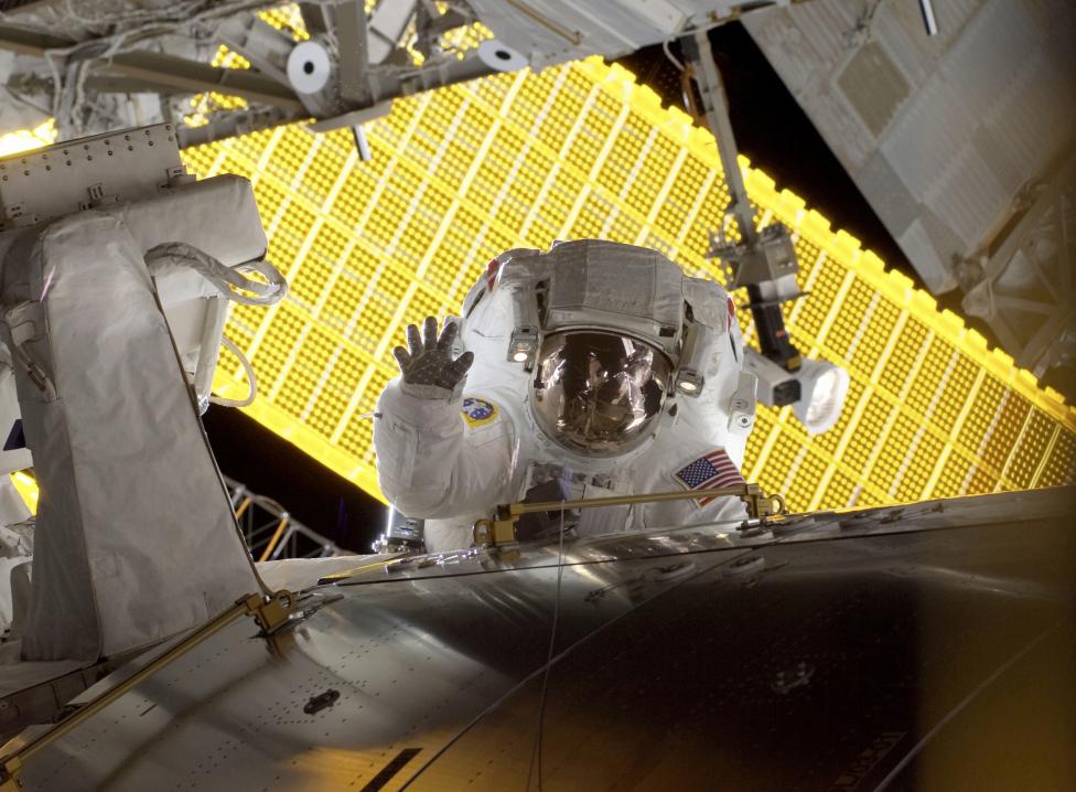 El traje incorporará una serie de avances tecnológicos para reducir el tiempo de preparación, mejorar la seguridad y aumentar la capacidad de los astronautas durante los paseos espaciales y actividades superficiales. FOTO Reuters / Nasa