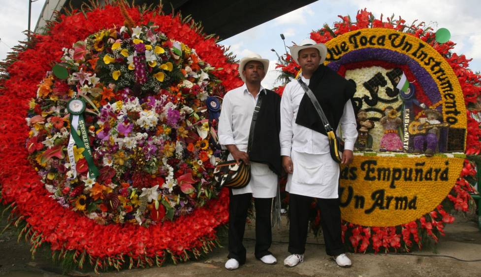 A la derecha, Primer Puesto en Silleta Emblemática en el año 2009. Izquierda Finalista Monumental. 