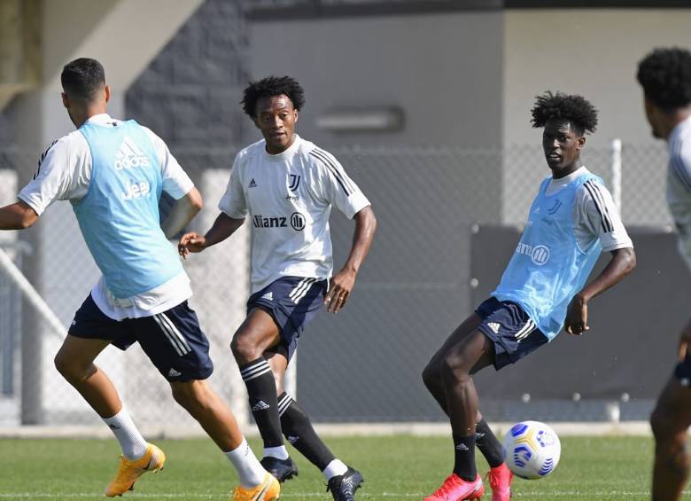 Juan Guillermo Cuadrado, de 32 años, jugará su sexta temporada consecutiva con la Juventus. Tiene contrato con el equipo italiano hasta 2022. FOTO Juventus