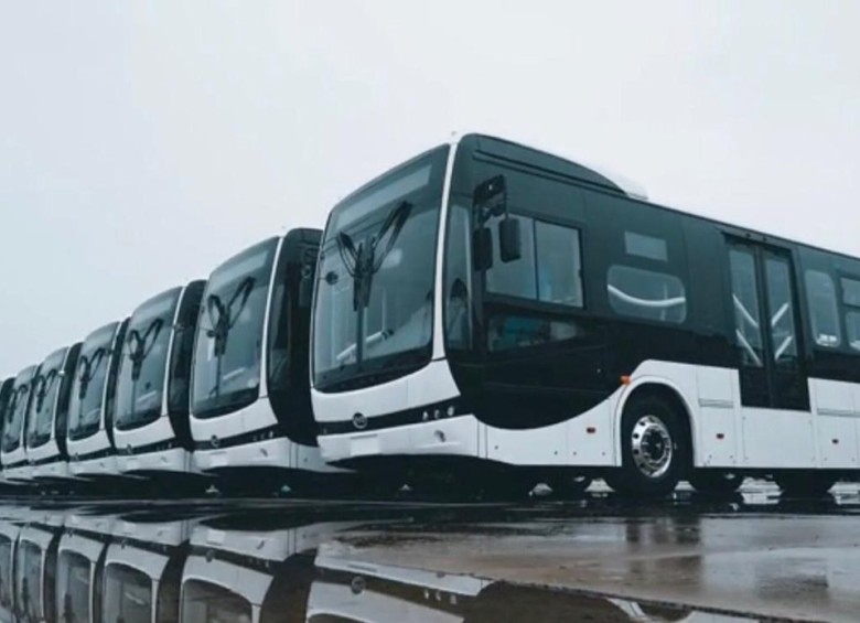 Los 64 buses provienen de China y ya están en camino al país. FOTO CORTESÍA ALCALDÍA