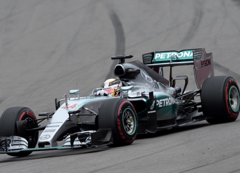 El británico Lewis Hamilton parte como favorito en las casas de apuestas, según el diario Marca de España, para lograr su cuarto título de Fórmula 1, el tercero de forma consecutiva. FOTO afp
