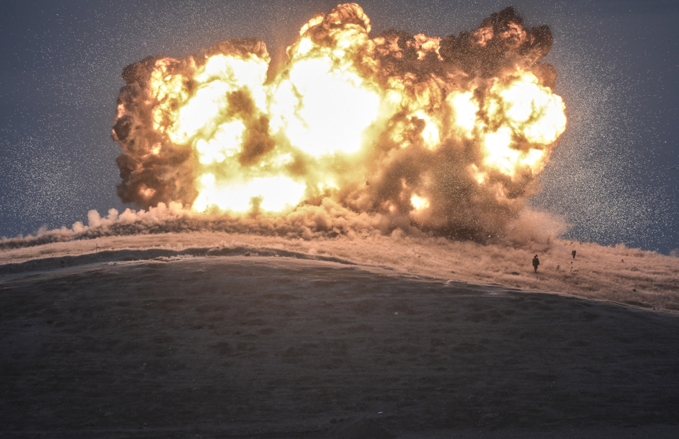 Bulent Kilic también ganó el tercer premio en la categoría ‘Spot News’. En la imagen se muestra el bombardeo de una posición del Estado Islámico en Tilsehirl en octubre de 2014. FOTO AFP