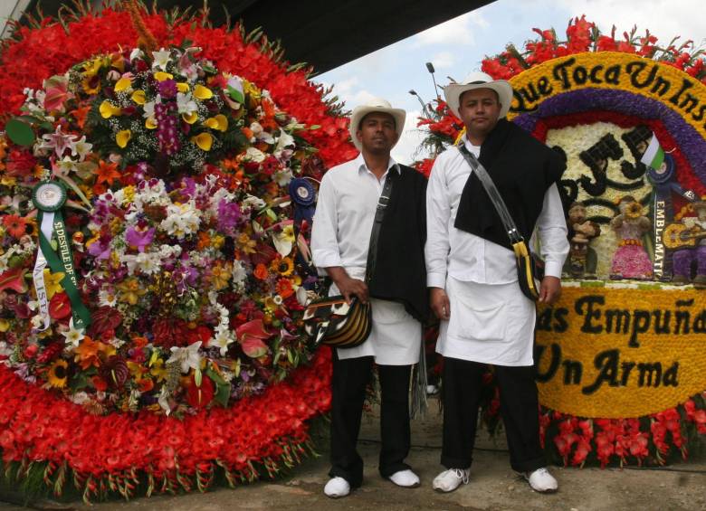 A la derecha, Primer Puesto en Silleta Emblemática en el año 2009. Izquierda Finalista Monumental. 