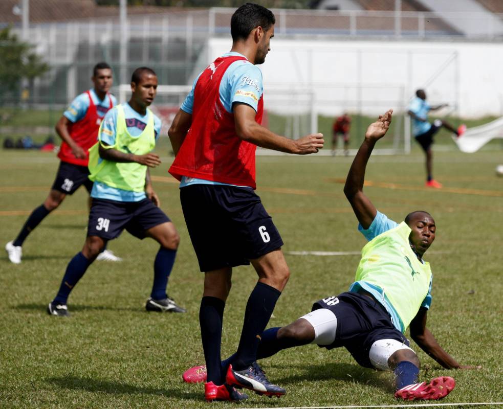 Yilmar Angulo, excentrocampista del Envigado, intentará aportar todo su talento para ganarse la titular. FOTO MANUEL SALDARRIAGA