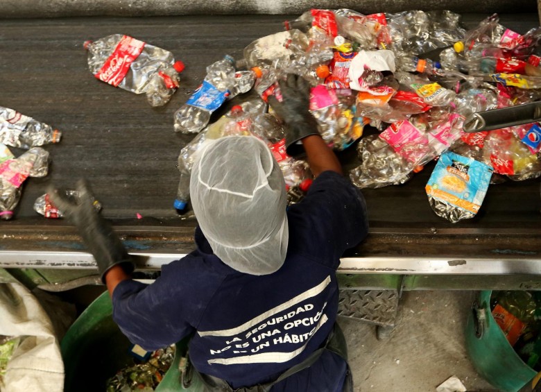 Colombia entierra millones de pesos por no reciclar