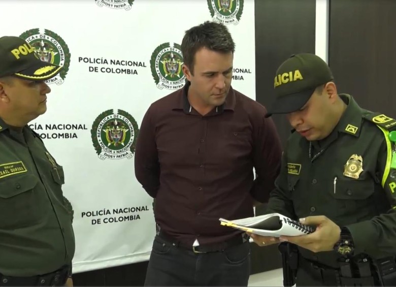 Andrew, el extranjero que fumó en un metrocable de Medellín, apareció y pidió disculpas. Foto: Captura video Policía Metropolitana.
