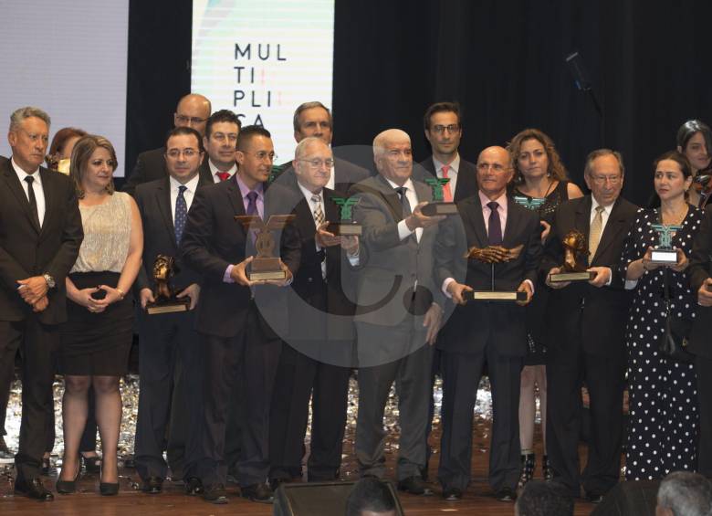 Seis líderes fueron galardonados en la Noche de los Mejores. FOTO julio c. herrera