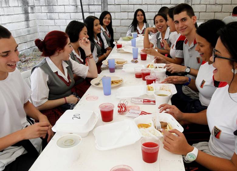 Jornada única en Envigado le lleva dos años de ventaja al país