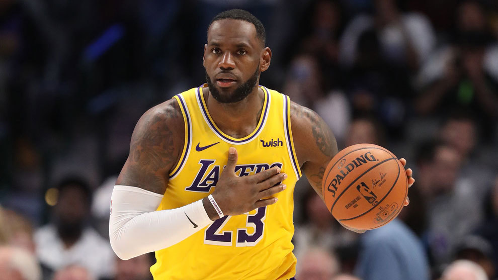 En el quinto lugar aparece la estrella de Los Ángeles Lakers de la NBA con unas ganancias de 88,2 millones de dólares. FOTO AFP