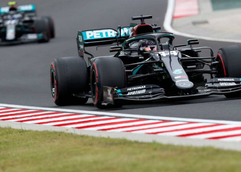 El corredor Lewis Hamilton, con 230 puntos lidera la clasificación de la Fórmula Uno en la temporada 2020. FOTO AFP