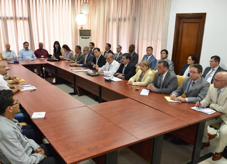 Los generales en La Habana podrían impulsar cese el fuego bilateral: Canciller