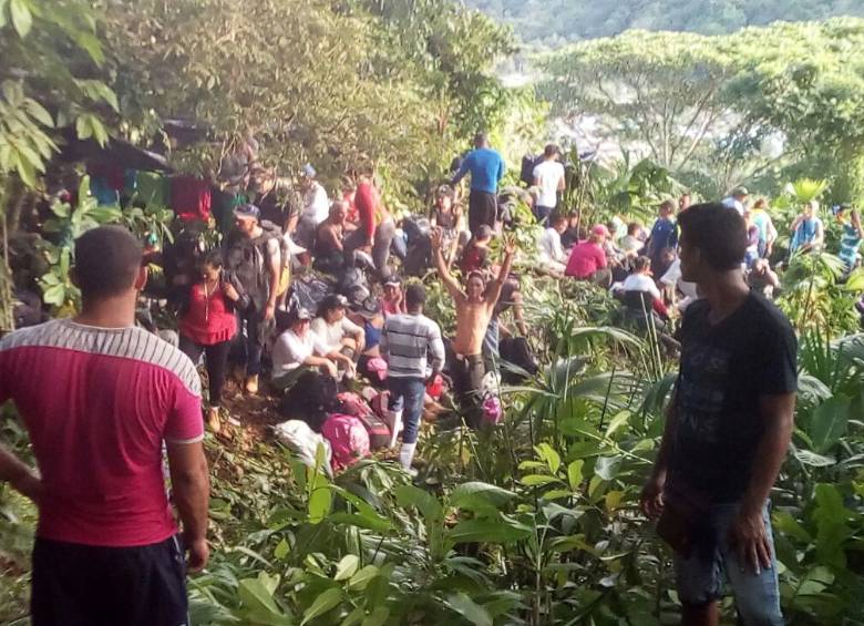 Los migrantes se internaron en la selva para seguir su camino hacia Estados Unidos y evitar la deportación. Foto Cortesía