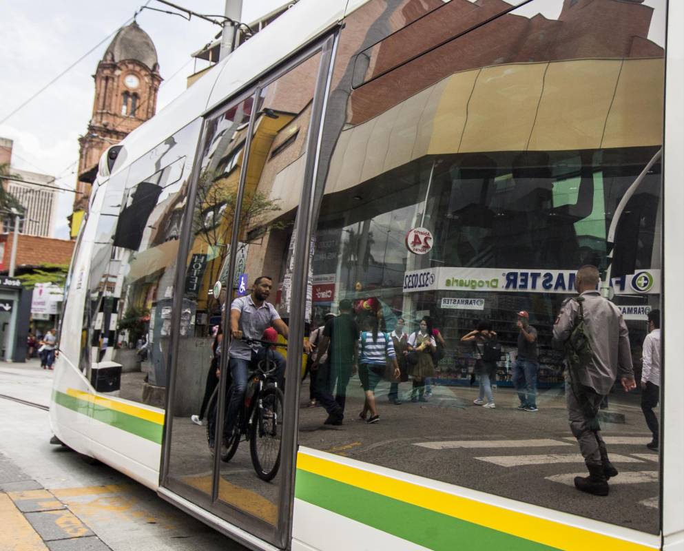 Espacios públicos y zonas verdes para los peatones y las bicicletas acentúan la cultura ciudadana de los visitantes. Foto: Julio César Herrera 