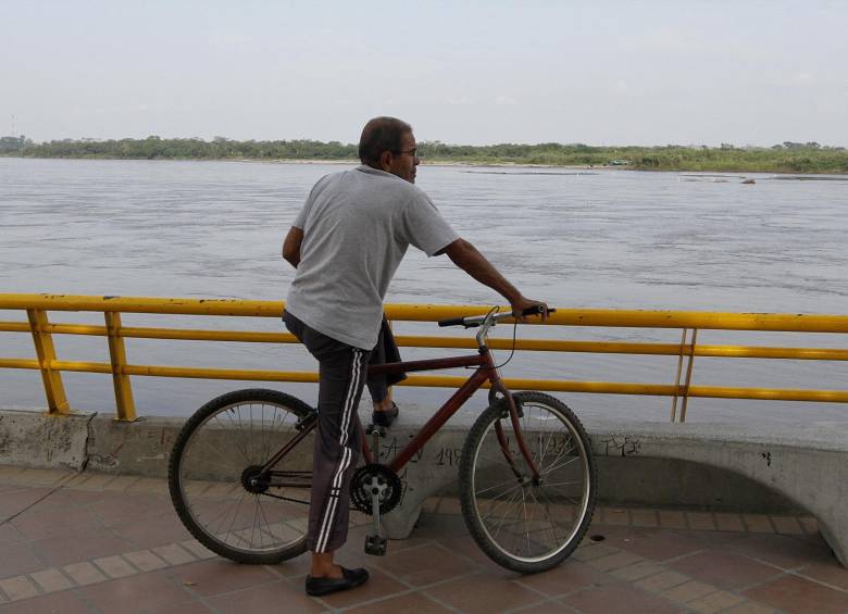Las playas del río Magdalena muestran un espectáculo devastador
