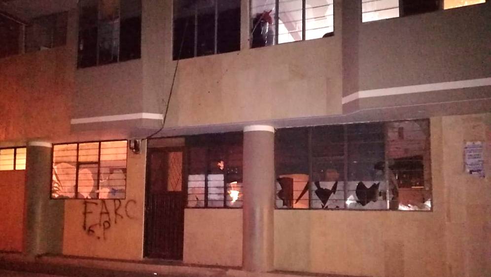 Inconformes con los resultados de las elecciones atacaron el centro hospitalario de Cumbal, Nariño. Foto Colprensa 