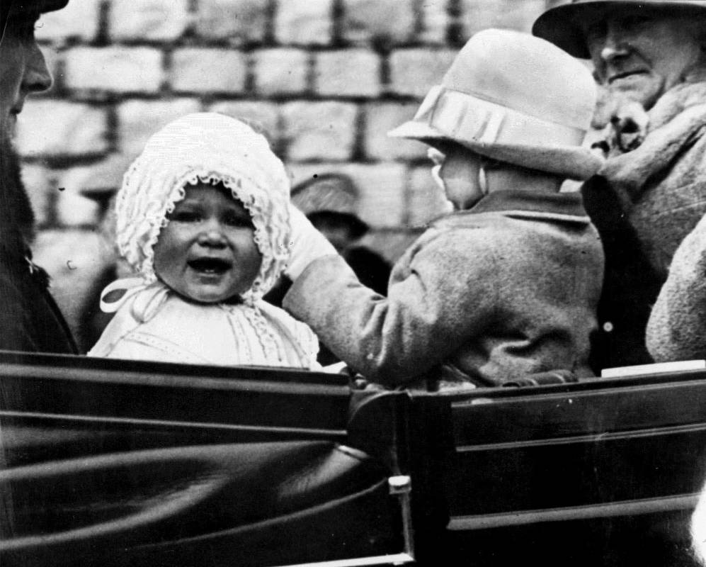 21 abril 1926.- Nace Isabel Alejandra Maria Windsor en Londres. FOTO Archivo
