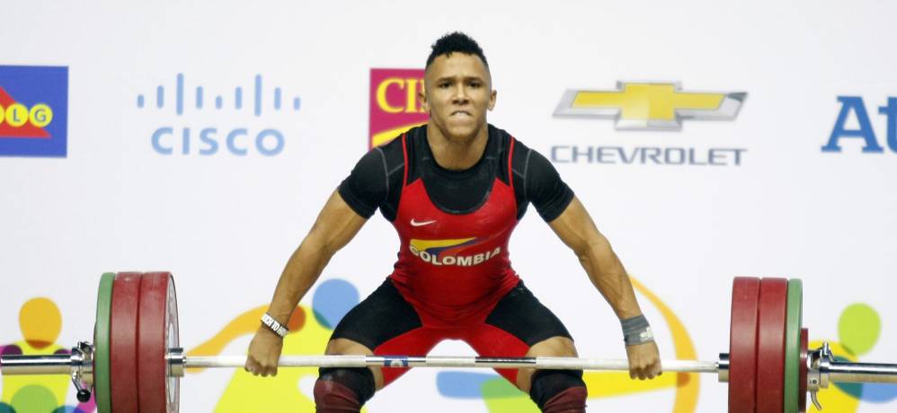 Luis Javier Mosquera, haltero oriundo de Yumbo, hace parte de la nueva camada que se proyecta de gran forma en este duro deporte. Hoy tiene un gran reto: pelear podio olímpico. FOTO colprensa