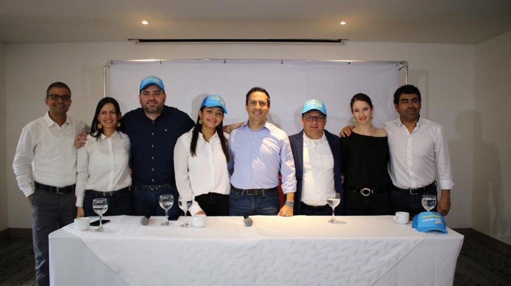 El grupo de exsecretarios de la Alcaldía de Medellín que acompañan al candidato Santiago Gómez. FOTO: Cortesía