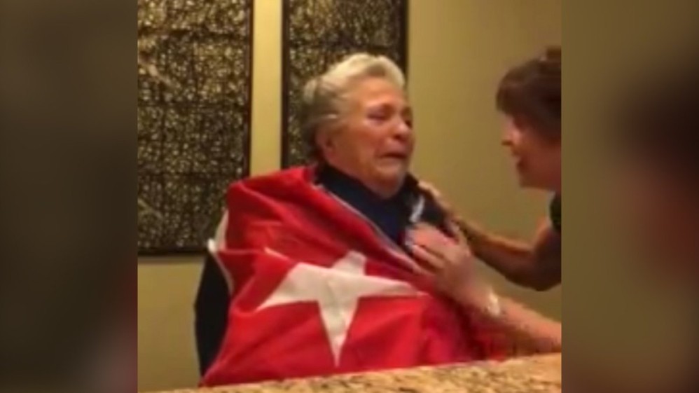 Video de una anciana llorando por la muerte de Fidel Castro se vuelve viral