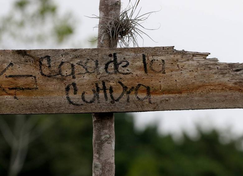 1. Iglesia principal de Gramalote San Rafael Arcángel. 2. Así se veía el pueblo dos meses después de la destrucción. 3. Las obras avanzan en la vereda Miraflores en donde los obreros trabajan en abrir la carretera. 4. Así es la señalización de algunos de los lugares. FOTOS julio césar herrera y juan antonio sánchez 