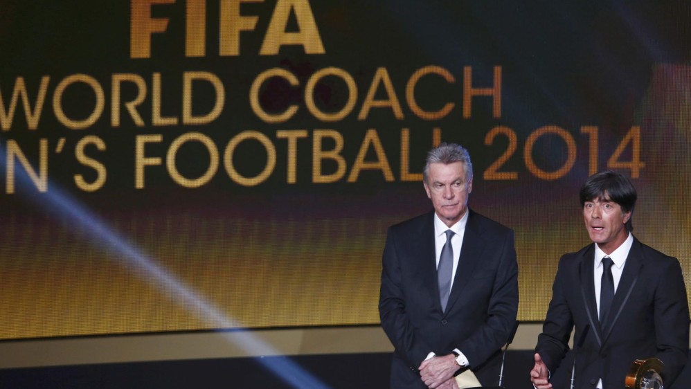 Entrenador del Año de la Fifa en el fútbol masculino: Joachim Löw. “Y, qué es un entrenador sin un equipo magnífico que siempre trabaja y pone en práctica las ideas que uno plantea”, dijo Löw al recibir el premio. (ALE/seleccionador de Alemania). FOTO REUTERS