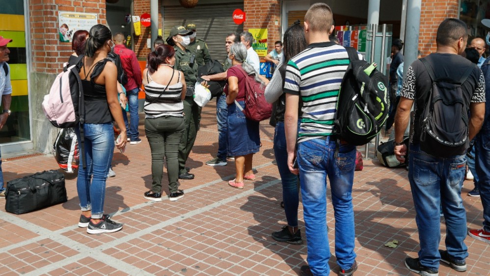  “Estamos altamente preocupados. Dijimos a la ciudadanía que las terminales iban a operar de manera excepcional, en casos que tuvieran que ver con salud, despacho de víveres, o de personas con permisos especiales para desplazarse entre ciudades y municipios”, expresó. Foto: Manuel Saldarriaga. (Terminal del Sur)