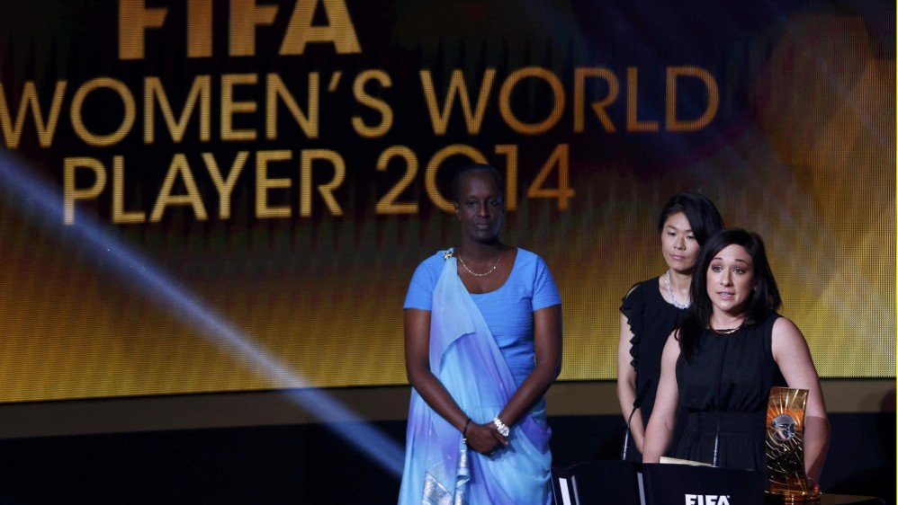Jugadora Mundial de la Fifa: Nadine Kessler (ALE/Wolfsburgo) “Ni en el mejor de los sueños podía pensar en ganar este premio”, dijo Kesler, que releva en el palmarés a su compatriota Nadine Angerer. FOTO REUTERS