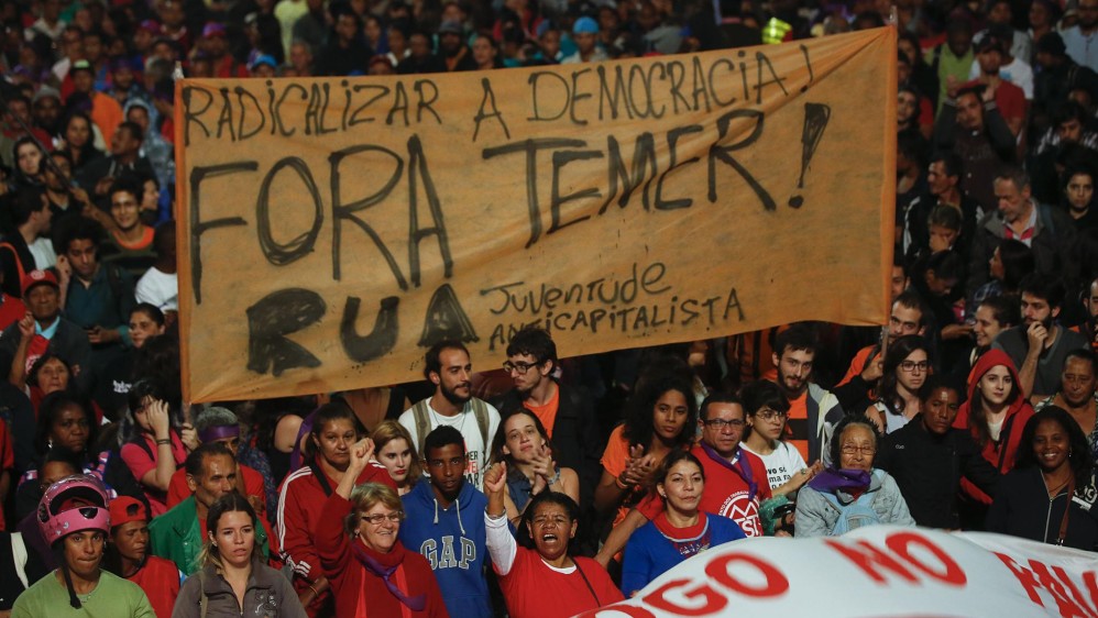 Río de Janeiro y Sao Paulo han sido escenarios de manifestaciones contra Michel Temer, quien asumirá hasta por seis meses la presidencia de Brasil mientras juzgan a Dilma Rousseff. FOTO AP