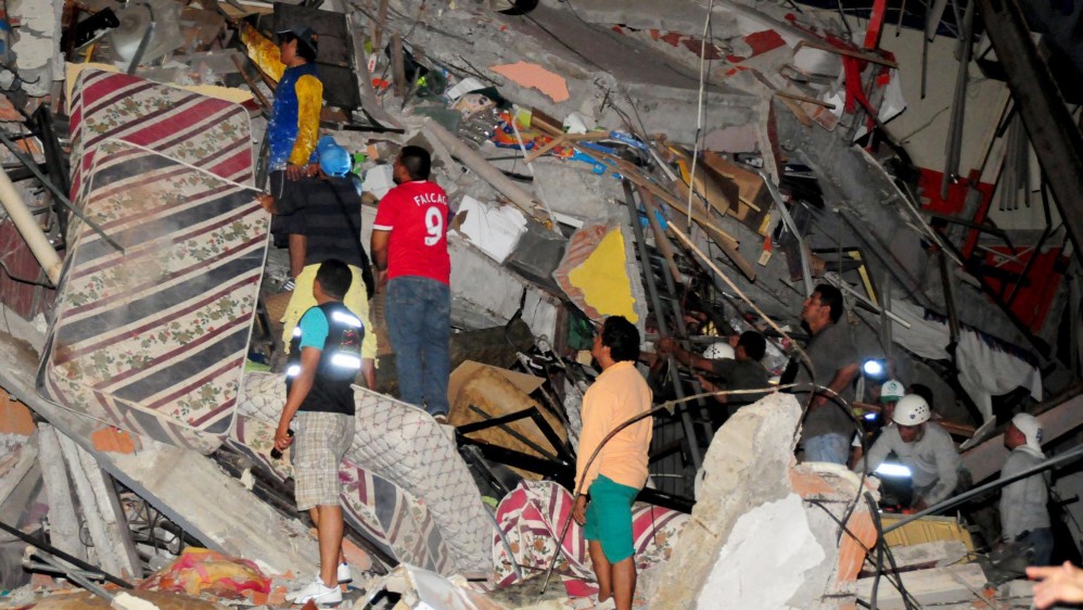 El vicepresidente del país, Jorge Glas, en una comparecencia ante los medios de comunicación, remarcó que la cifra de fallecidos podría aumentar debido a los daños generados en la zona afectada. FOTO AFP