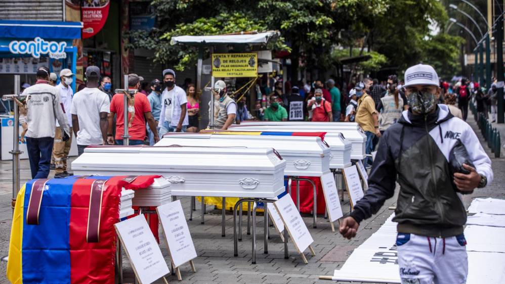 Protesta Contra Las Masacres En La Plaza Botero