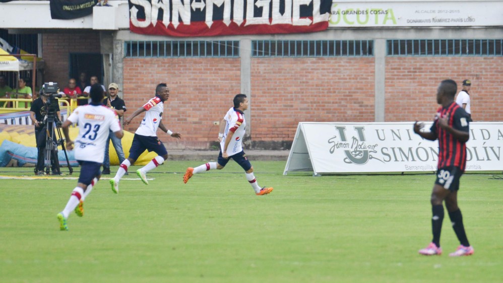 Los 30 puntos que anhelan Christian Marrugo y sus compañeros para asegurarse están cada día más cerca para la familia escarlata gracias al 2-1 sobre Cúcuta. FOTO COLPRENSA