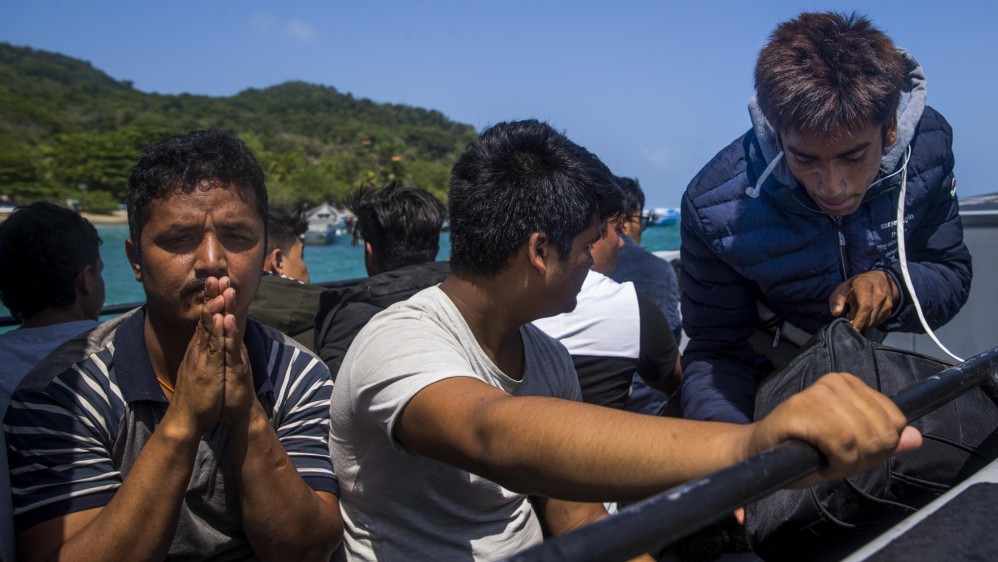 Un grupo de 15 jóvenes de Nepal fueron capturados por la Policía y son llevados por la Armada y Migración Colombia hasta Turbo, donde luego fueron liberados, según ellos, después de cobrarles entre 20 y 30 dólares. Foto: Esteban Vanegas