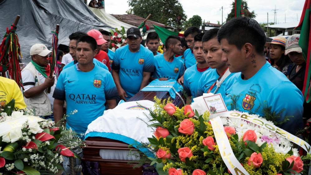 Daniel, de apenas 16 años fue enterrado por sus familiares y amigos como un mártir del movimiento “Liberación de la Madre Tierra” Foto: Federico Ríos, Reuters.